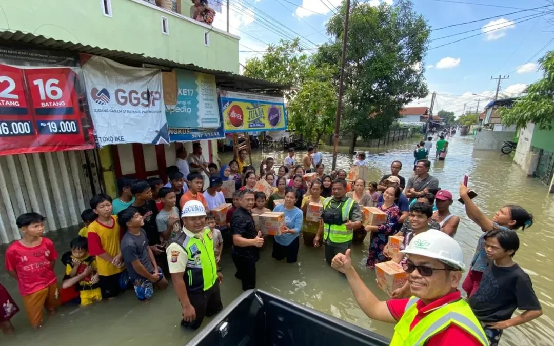 Saraswanti Group Melakukan Donasi di lokasi terdampak banjir di Medan